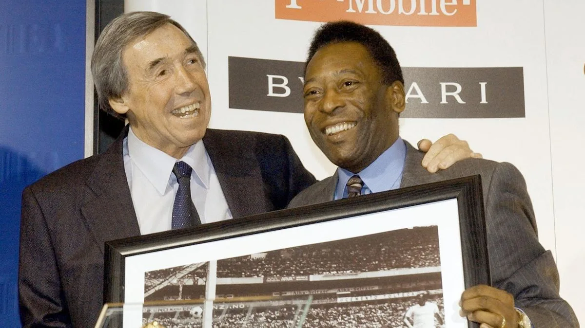 Gordon Banks' 1966 Medal and 1970 'Save of the Century' Shirt Expected to Fetch £500,000 at Auction
