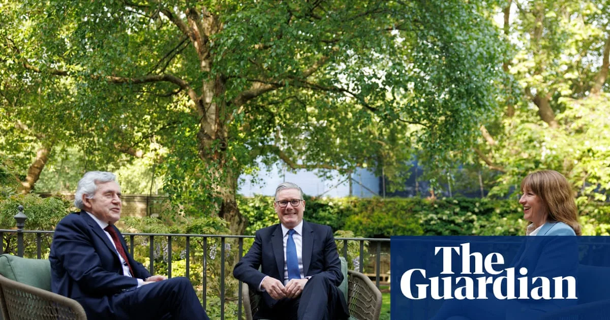 Starmer Appoints Brown and Harman as Advisers Amid Resignation Calls