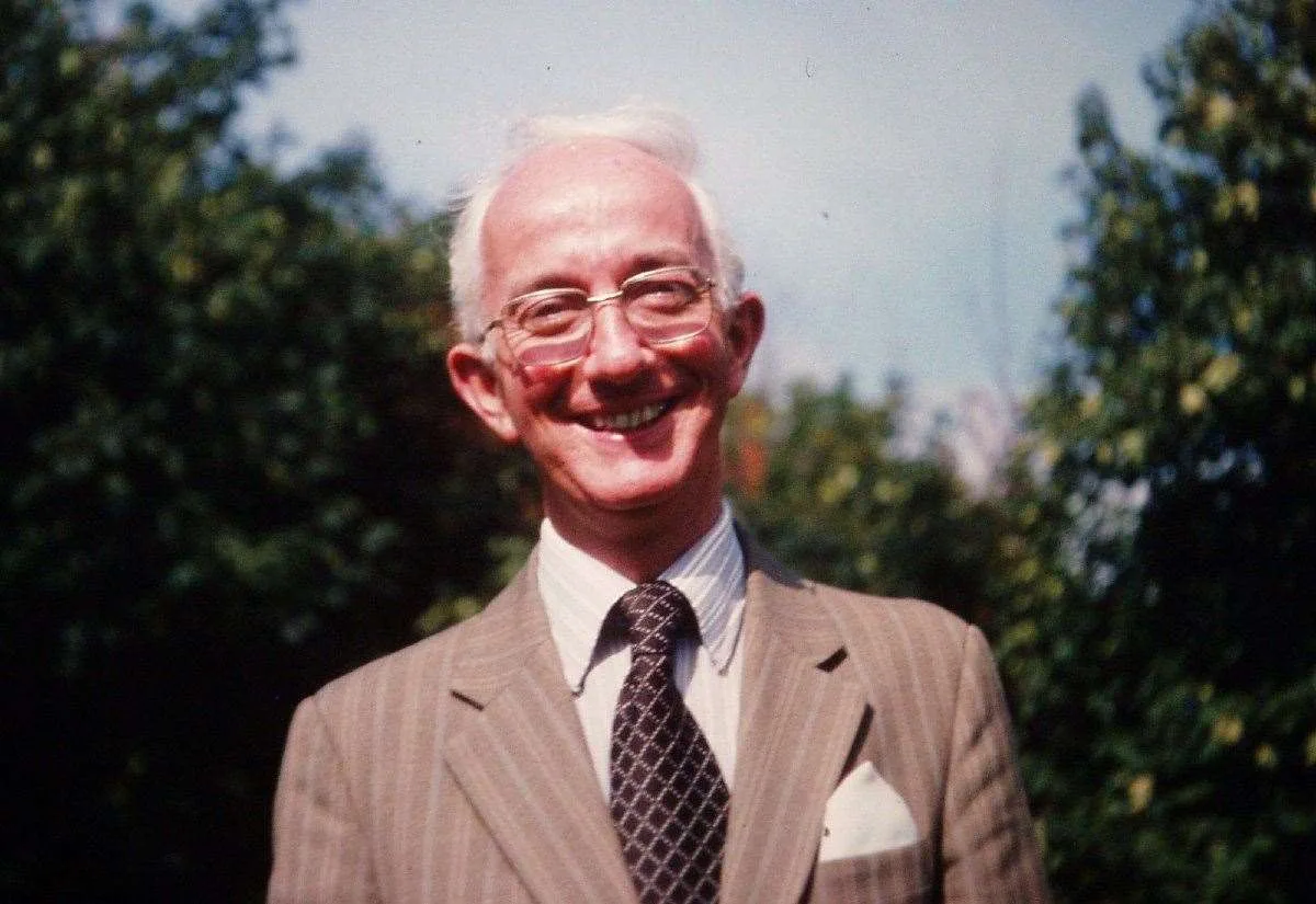 Pioneering GP who performed 20,000 surgeries dies