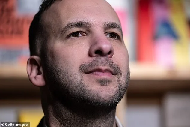 Greens Propose Free Housing and Wages for Illegal Migrants