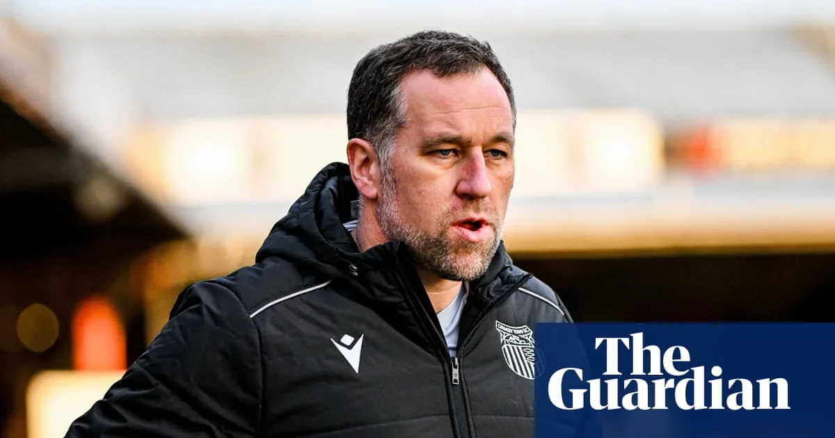 Grimsby Boss Artell: We Can Make It Hostile for Manchester United