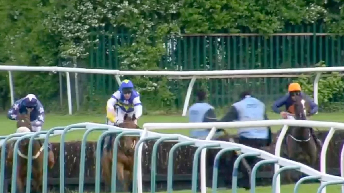 Groundstaff Flee Runners At Hereford Race