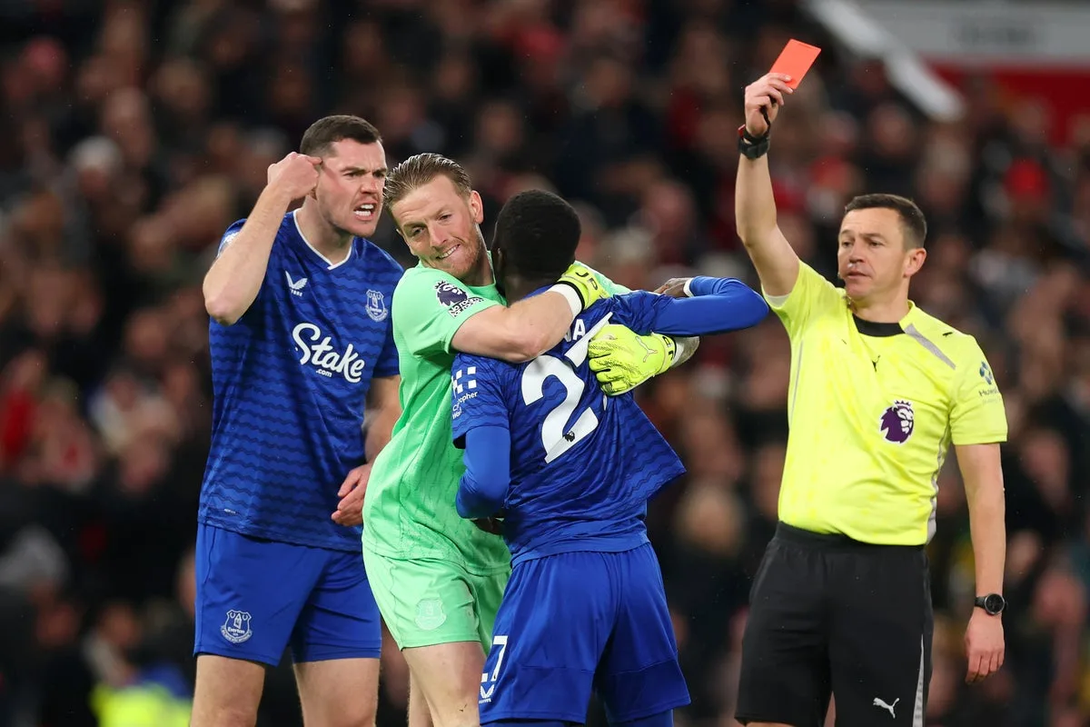 Gueye Slaps Everton Teammate, Gets Sent Off in Man Utd Win