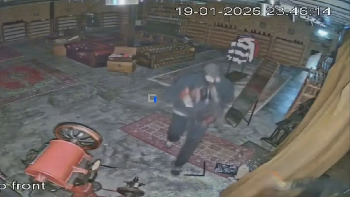 'Half-a-Pair Bandits' Steal Only Right Shoes in Whalley Raid