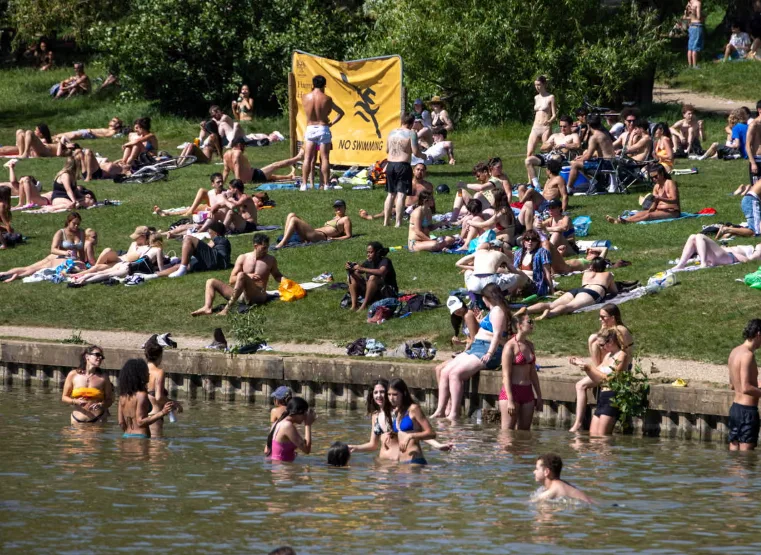 Hampstead Heath Rangers Install No Swimming Signs at Sanctuary