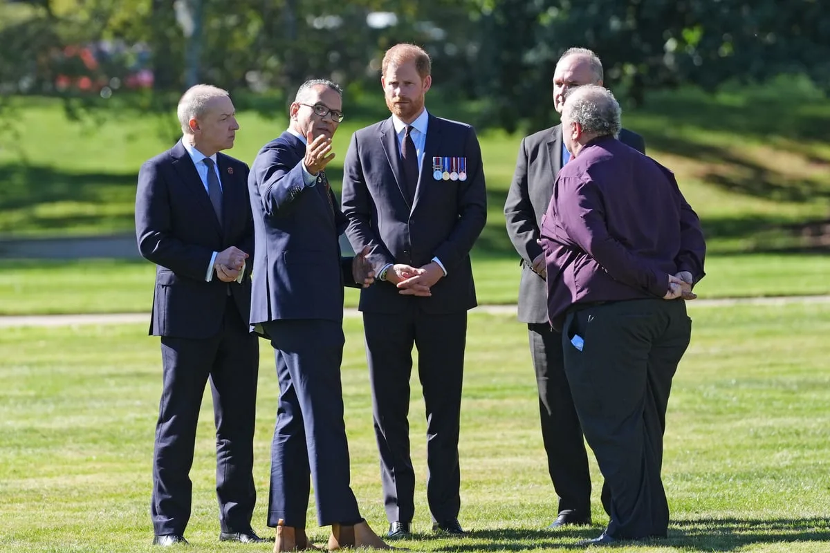 Harry Meets Indigenous Veterans at Australian War Memorial
