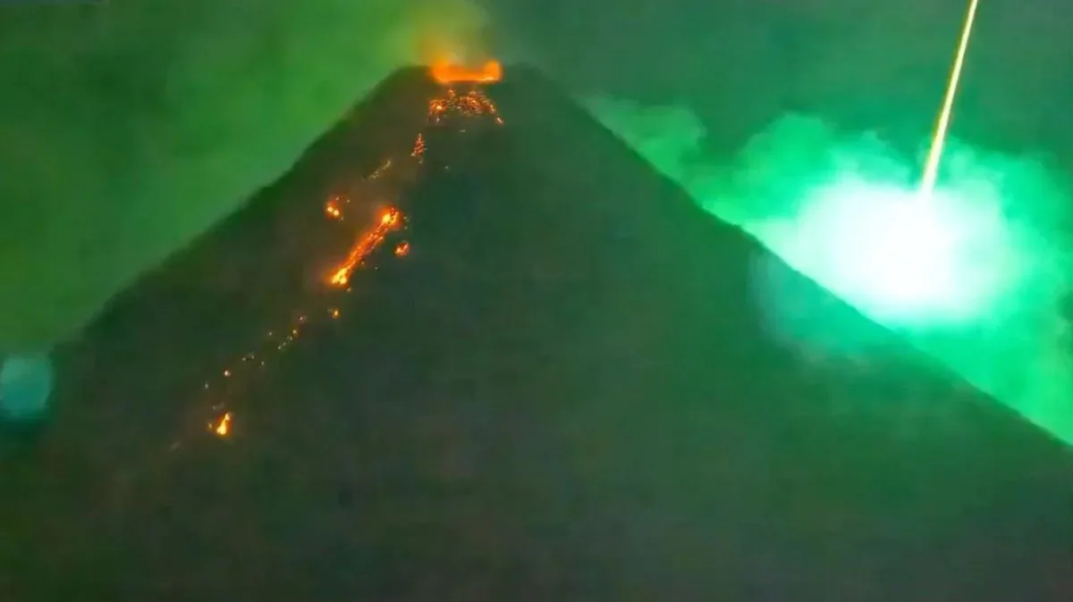 Harvard Professor Debunks UFO Over Volcano Meteor