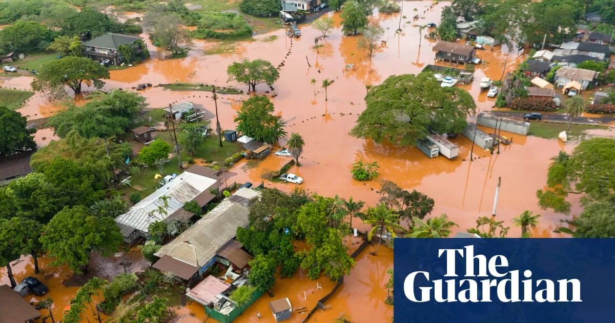 Hawaii Flash Floods: 230 Rescued Amid Dam Failure Fears