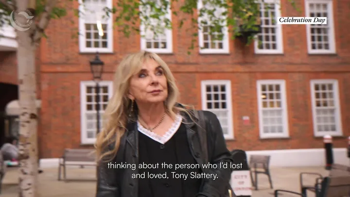 Helen Lederer reads ‘Sunflowers’ in tribute to Tony Slattery