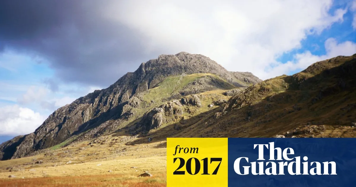 Man Dies After Falling on Tryfan While Walking with Daughter