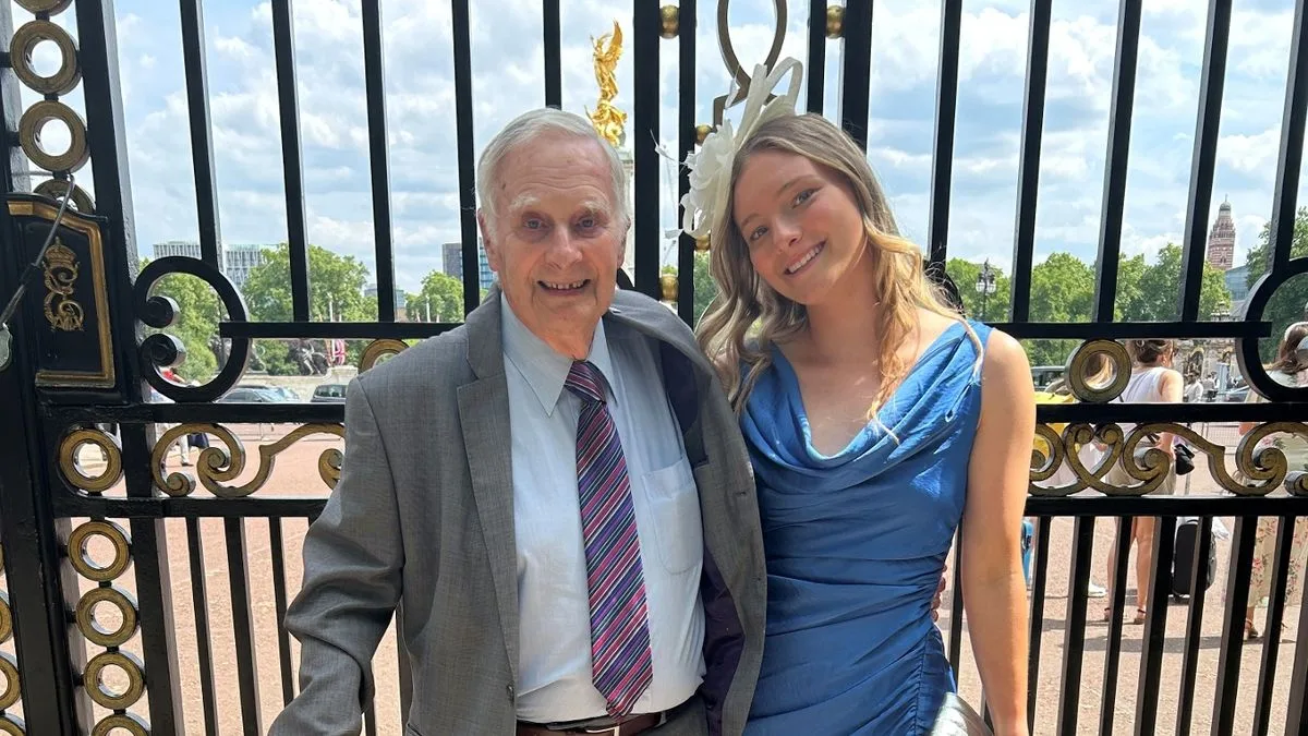 Holocaust Survivor Sees 'Ghost of Hitler' Behind Trump in Immigration Crackdown