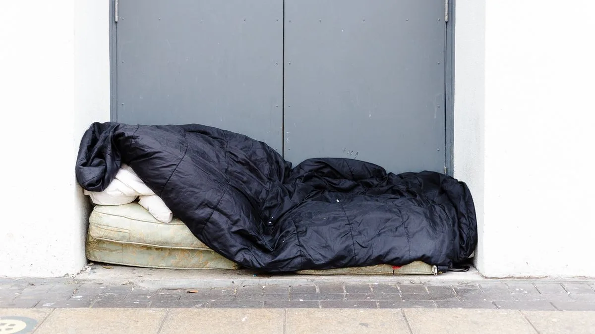 East London Couple Seeks Advice on Homeless Man Sleeping in Flat Corridor