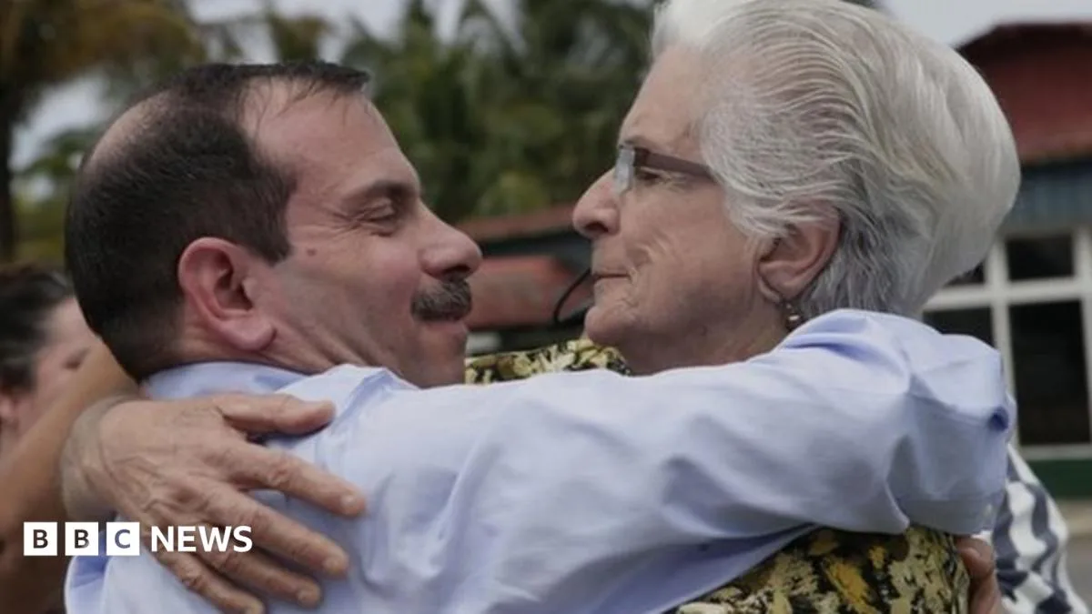 Freed Cuban Spy Fernando Gonzalez Receives Hero's Welcome in Havana