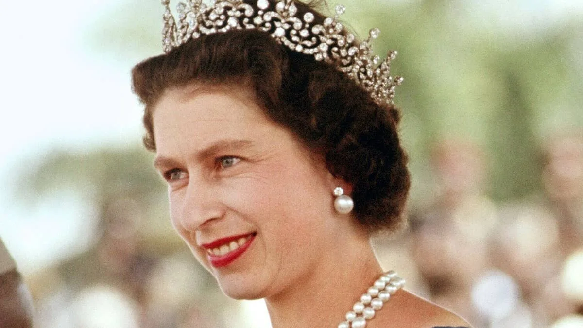 Queen Elizabeth's Strict Pocket Rules Revealed Ahead of New Exhibition