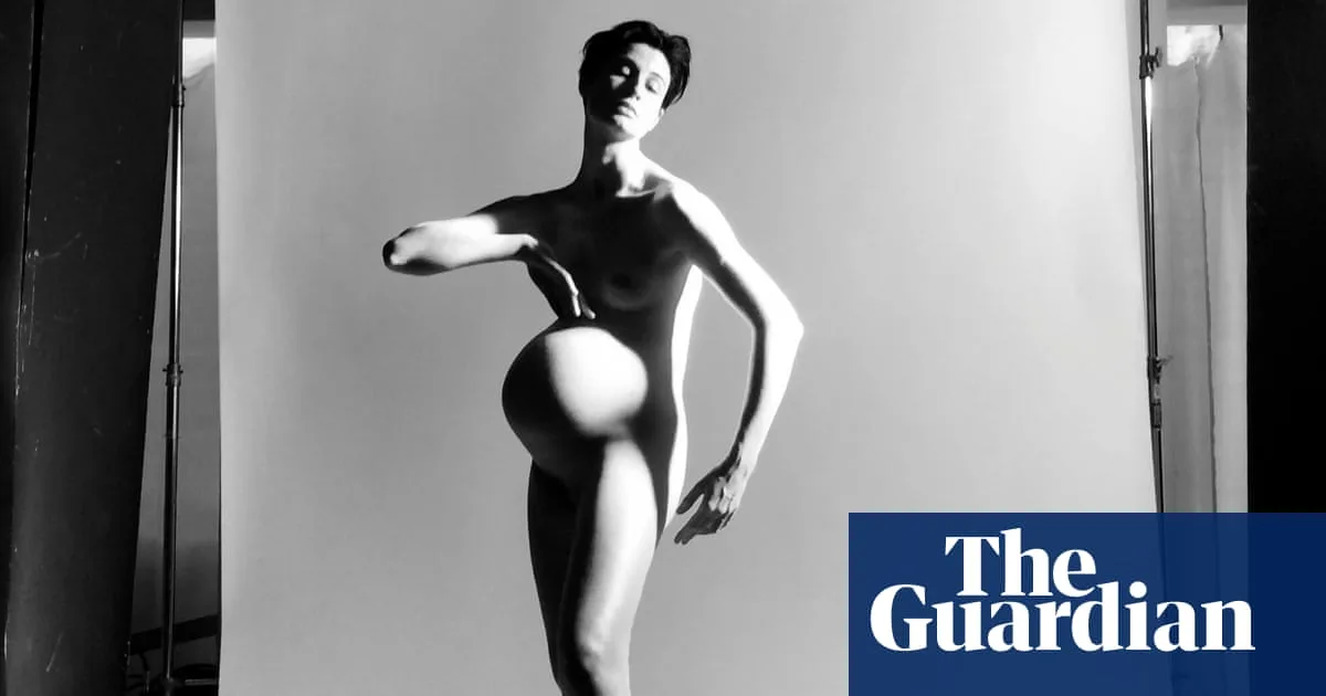 Instagram removes Erin O’Connor’s pregnancy photos again, model cites ‘double standards’