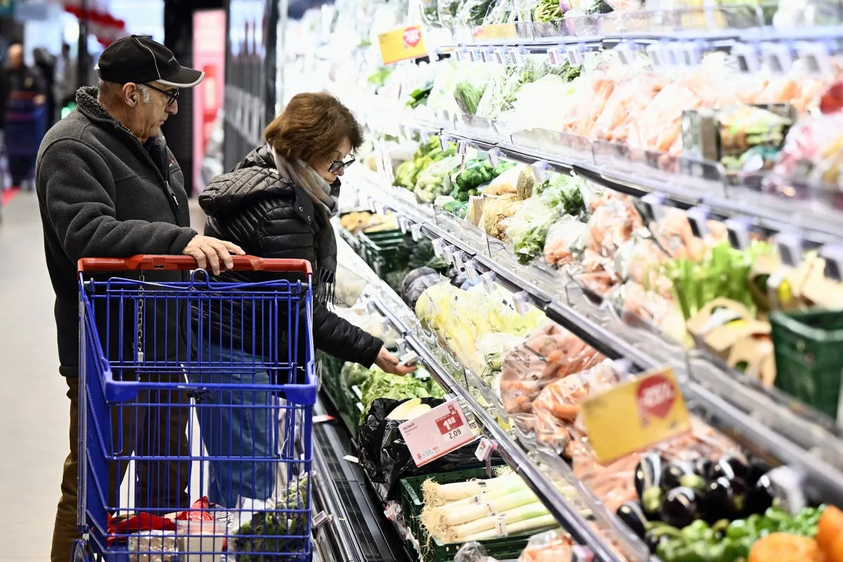 Iran Conflict Threatens UK Food Supplies: Potatoes, Milk, Chicken at Risk