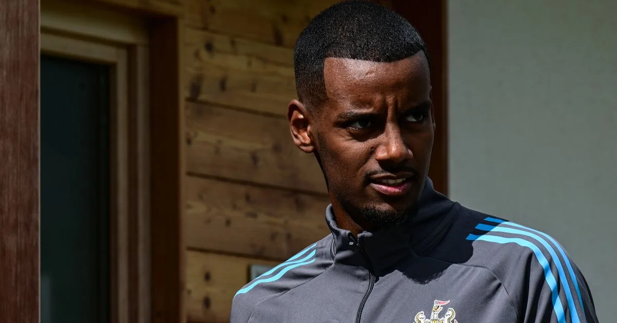 Alexander Isak's Agent Breaks Silence Amid Liverpool Transfer Speculation
