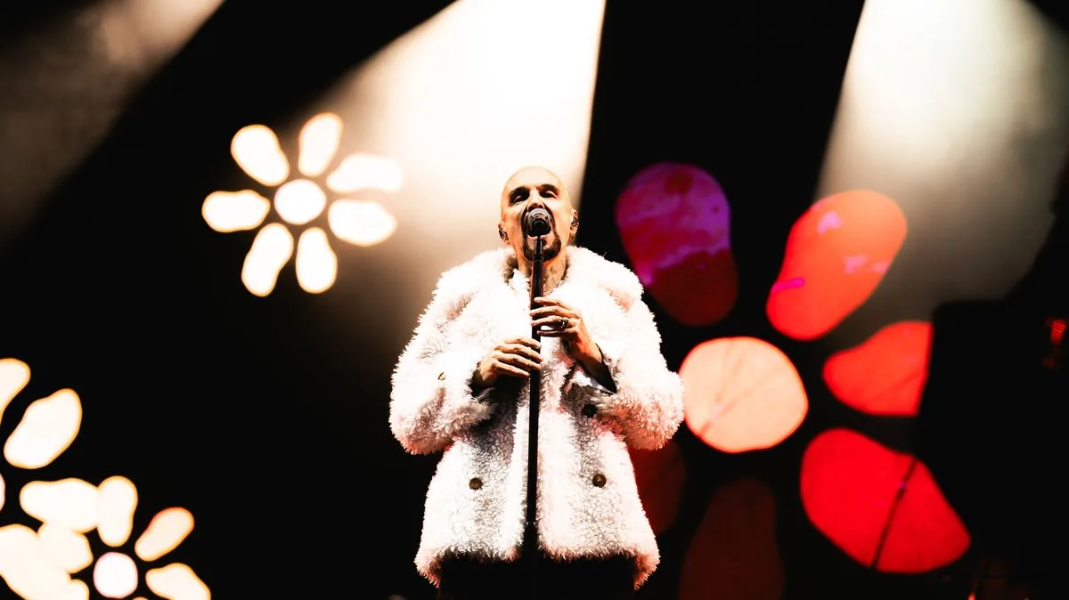 James Frontman Slams Tommy Robinson for Using 'Sit Down' at Far-Right March