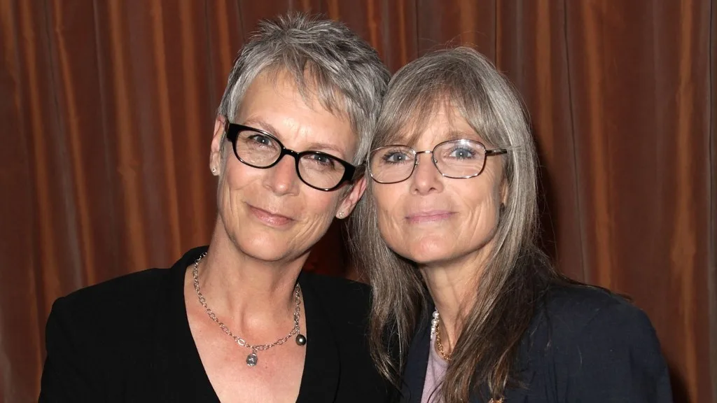 Jamie Lee Curtis Announces Death of Sister Kelly at 69