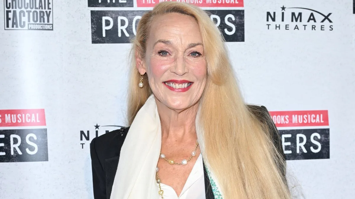 Jerry Hall Smokes On Arrival For Celebrity Traitors