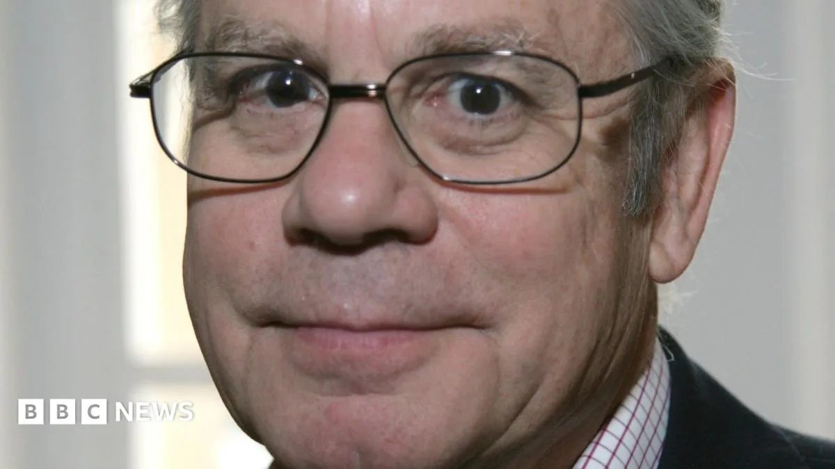 Guardian Journalist Simon Hoggart Dies at 67