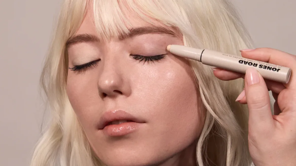 Jones Road Eyeshadow Stick Wins Over 70s for Crease-Free Wear
