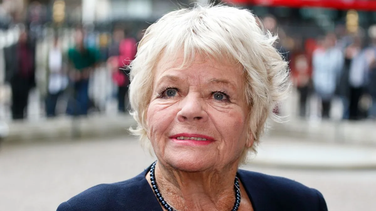 Judith Chalmers Dies at 90; Son Shares Her Broadcasting Tips