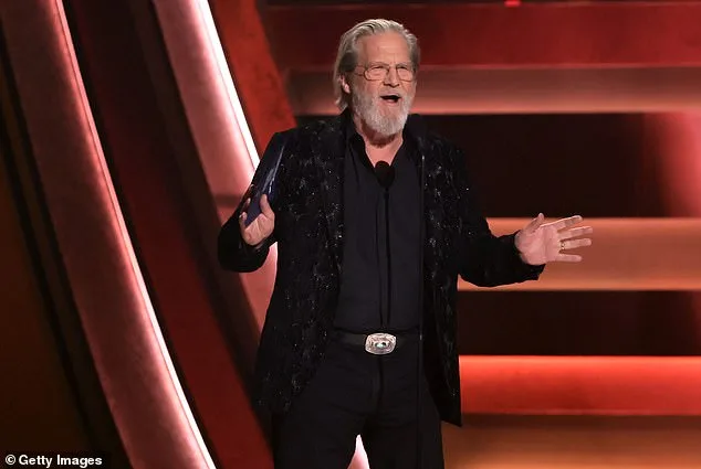 Jeff Bridges mispronounces Morgan Wallen's name at 2024 CMA Awards