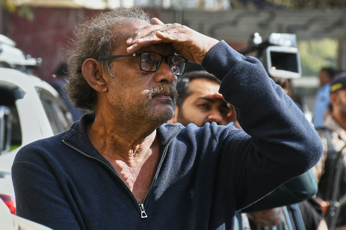 Hopes Fade as Fourth Day of Search for Missing in Karachi Plaza Fire Continues