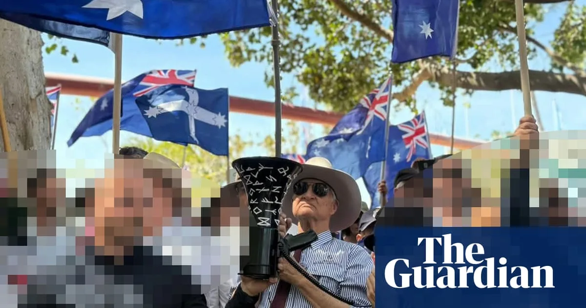 Bob Katter Denies Neo-Nazi Links After Using Megaphone at Rally