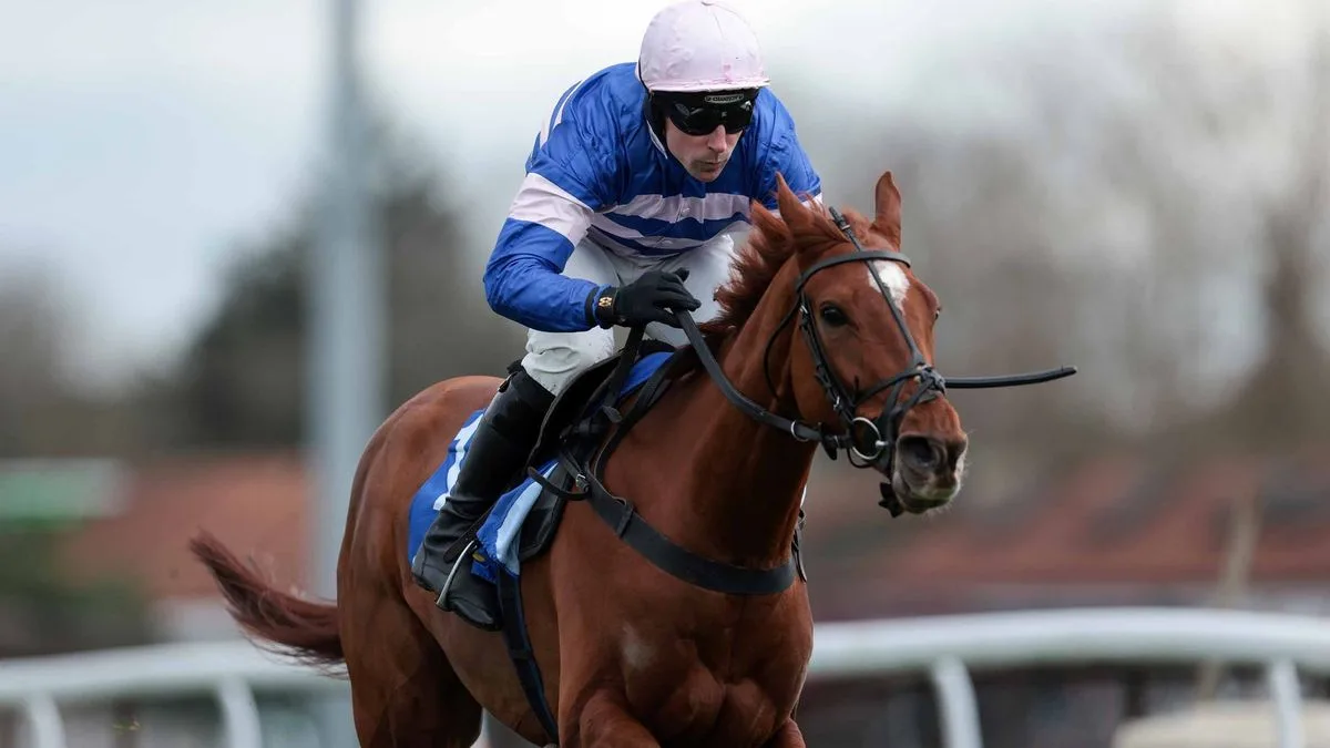 Kempton Racing Delayed After Fatal Injury To Favourite