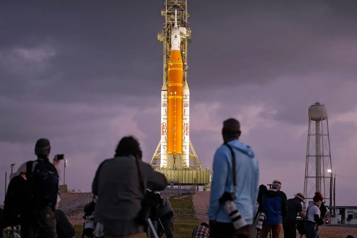 King Sends Eco Plea to Moon Mission Astronauts