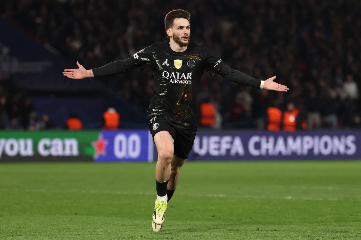 Kvaratskhelia Commits to PSG, Rejects Arsenal Move