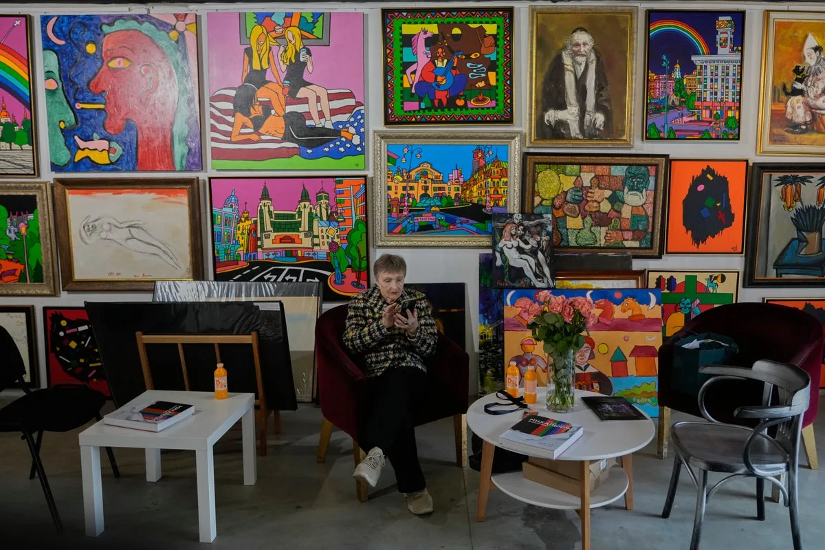 Kyiv Art Fair Offers Cultural Escape and Resilience Amid War