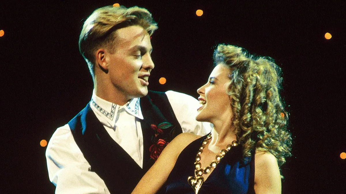 Kylie Minogue Reunites With Ex Jason Donovan At Premiere