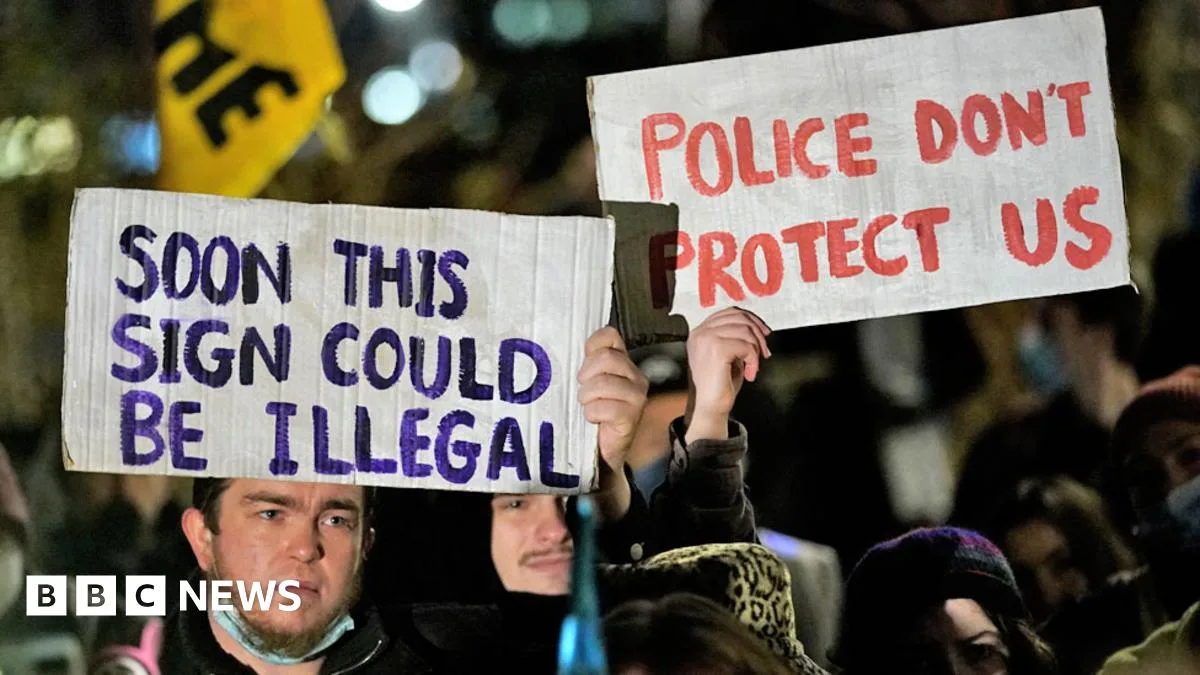 Lords Defeat Government Over Misogyny Hate Crime and Protest Clampdown