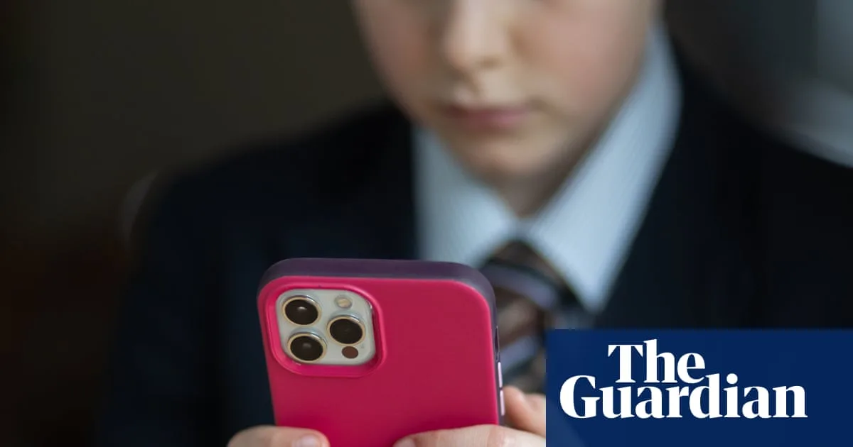US Study Finds Phone Bans in Schools Have 'Close to Zero' Impact on Learning