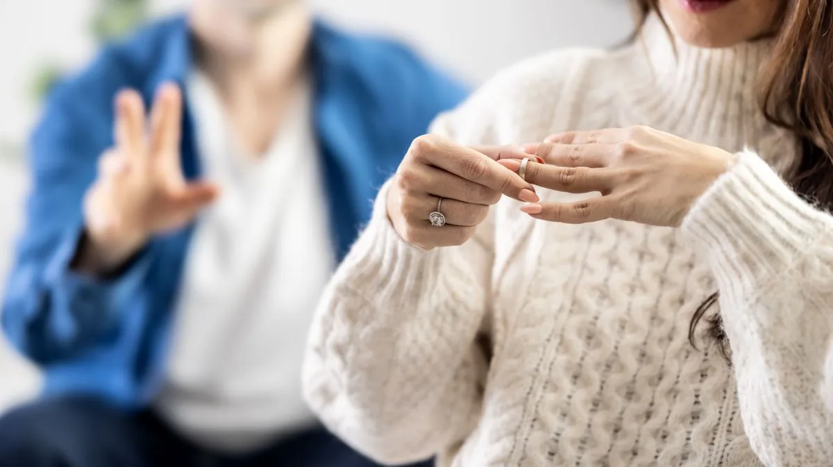 Lawyer Reveals Simple Trick to Catch a Liar in Conversation