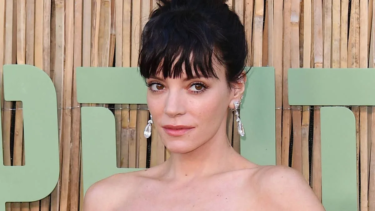 Lily Allen Stuns in Lace Bodysuit During US Tour