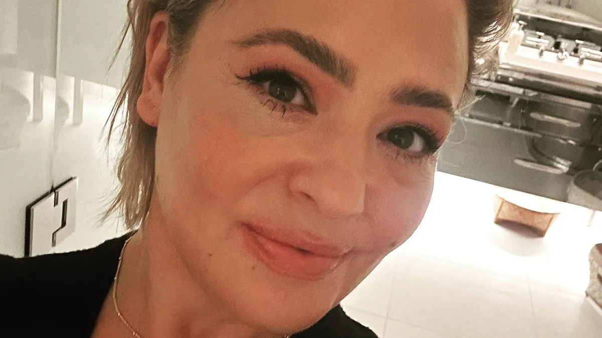 Lisa Armstrong Shares 90s Bikini Throwback After Dog's Death