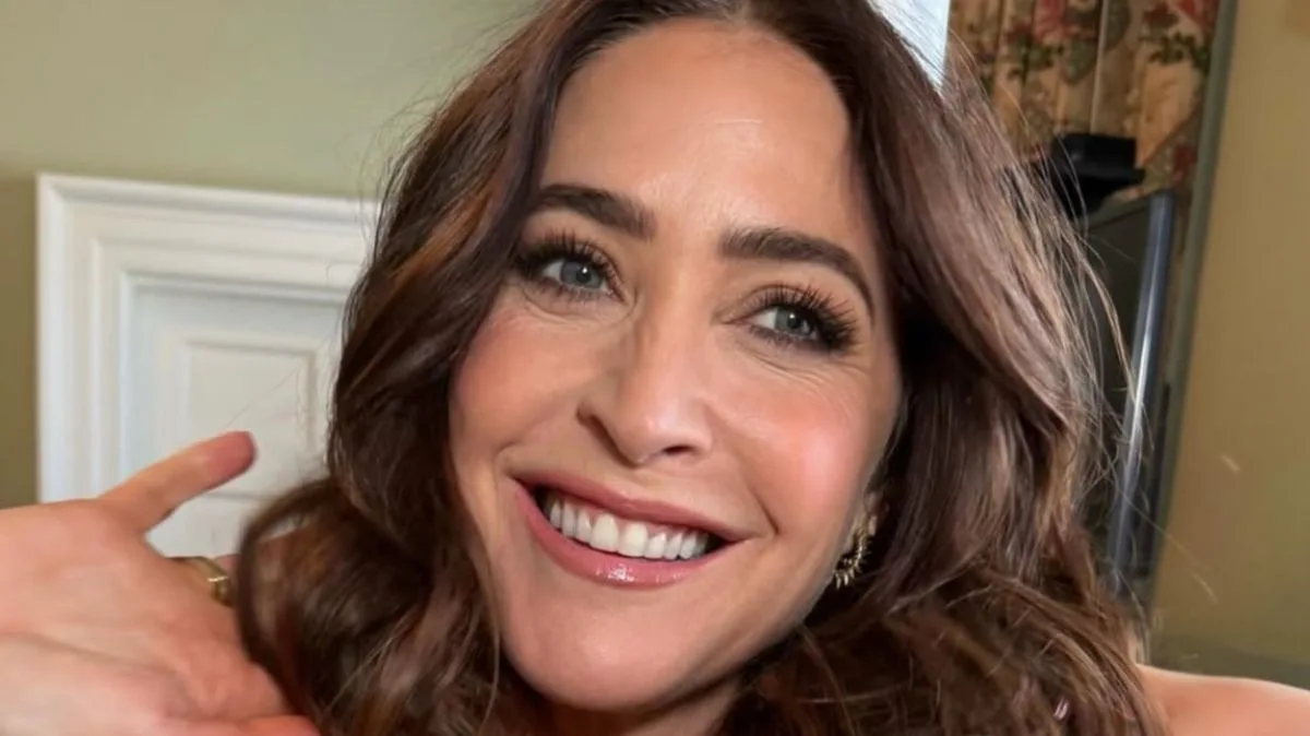 Lisa Snowdon's Bronzing Drops for a Sun-Kissed Glow