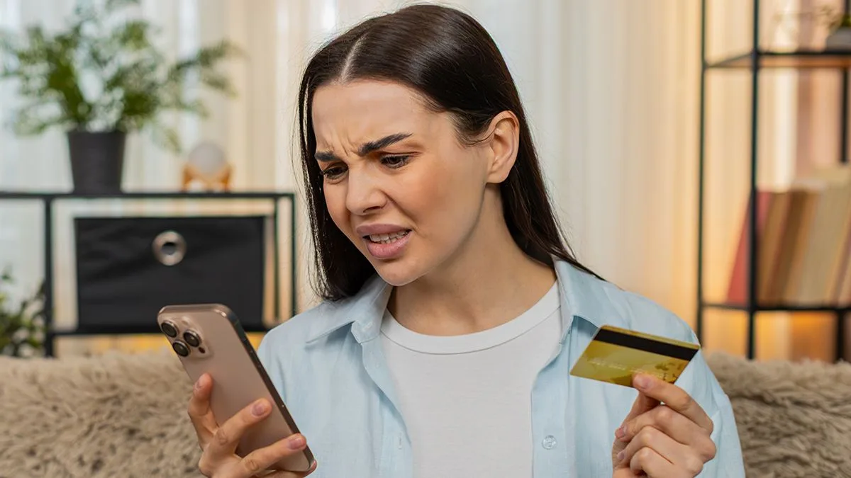 Lloyds Bank Clarifies Email Policy After Customer Complaint