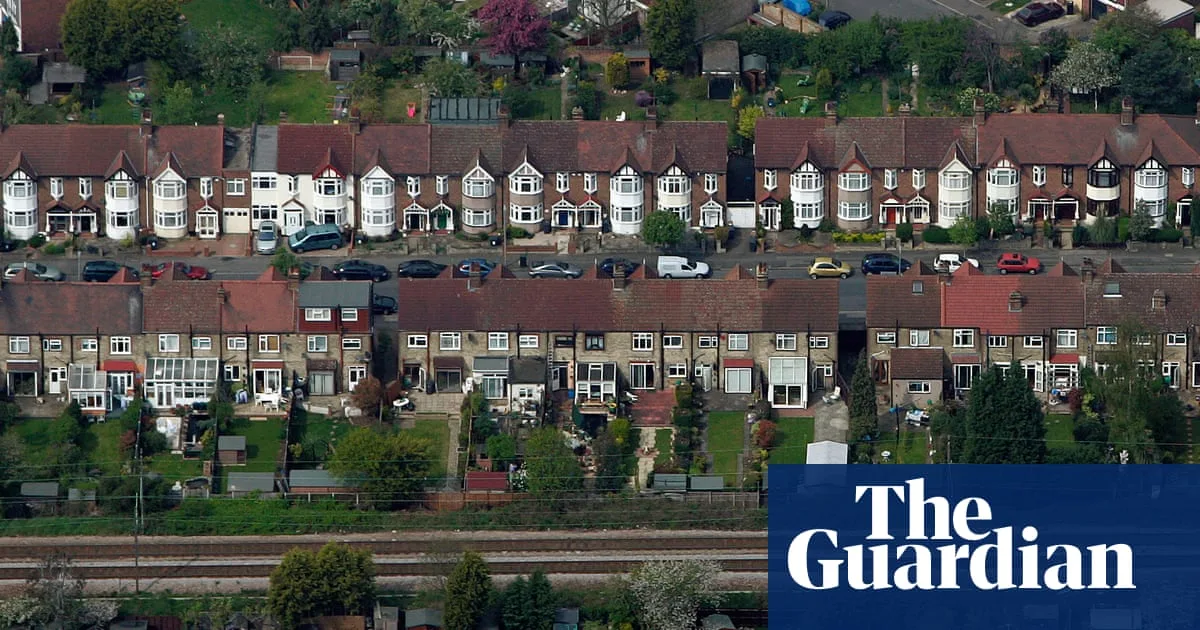 London Homes Near Tube Command £42,700 Premium