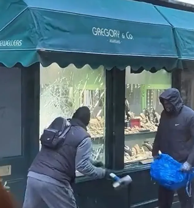 Hammer-wielding Thugs Ransack Richmond Jewellers as Brave Staff Fight Back