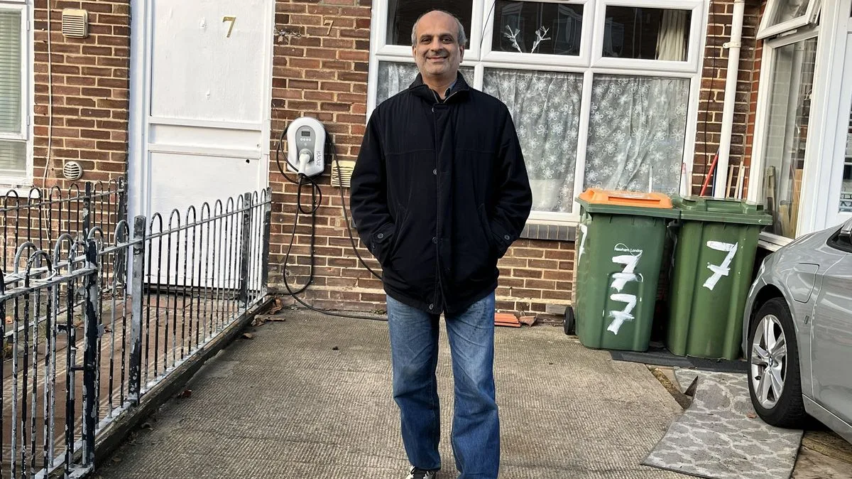 London Man Earns £2,000 a Year Renting Out Driveway While Parking on Street