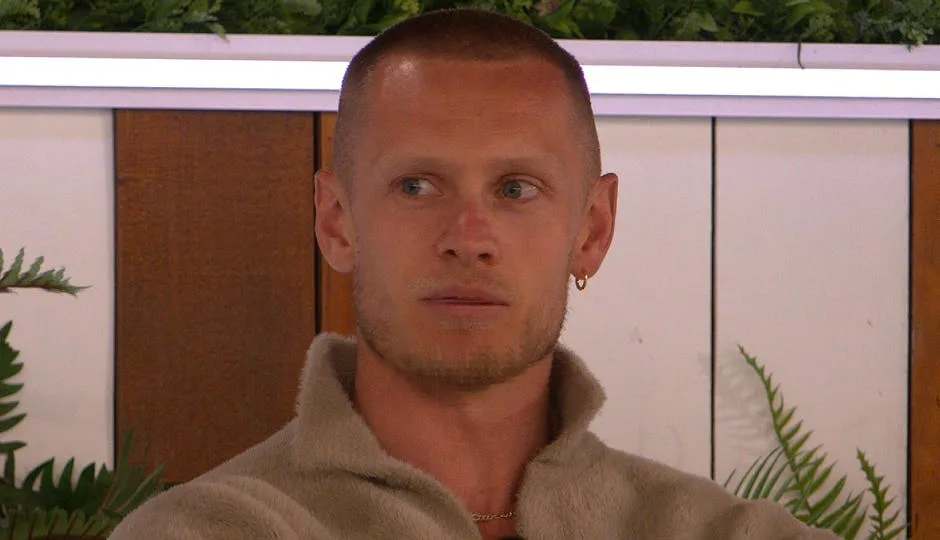Love Island's Charlie Frederick Accuses Scott van-der-Sluis of 'Fake' Romance