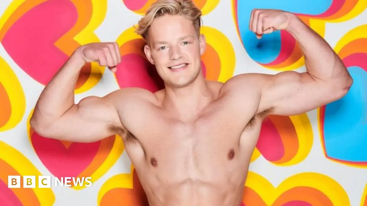 Love Island Star Calls for Social Media Regulation After 'Treated Like a Murderer'