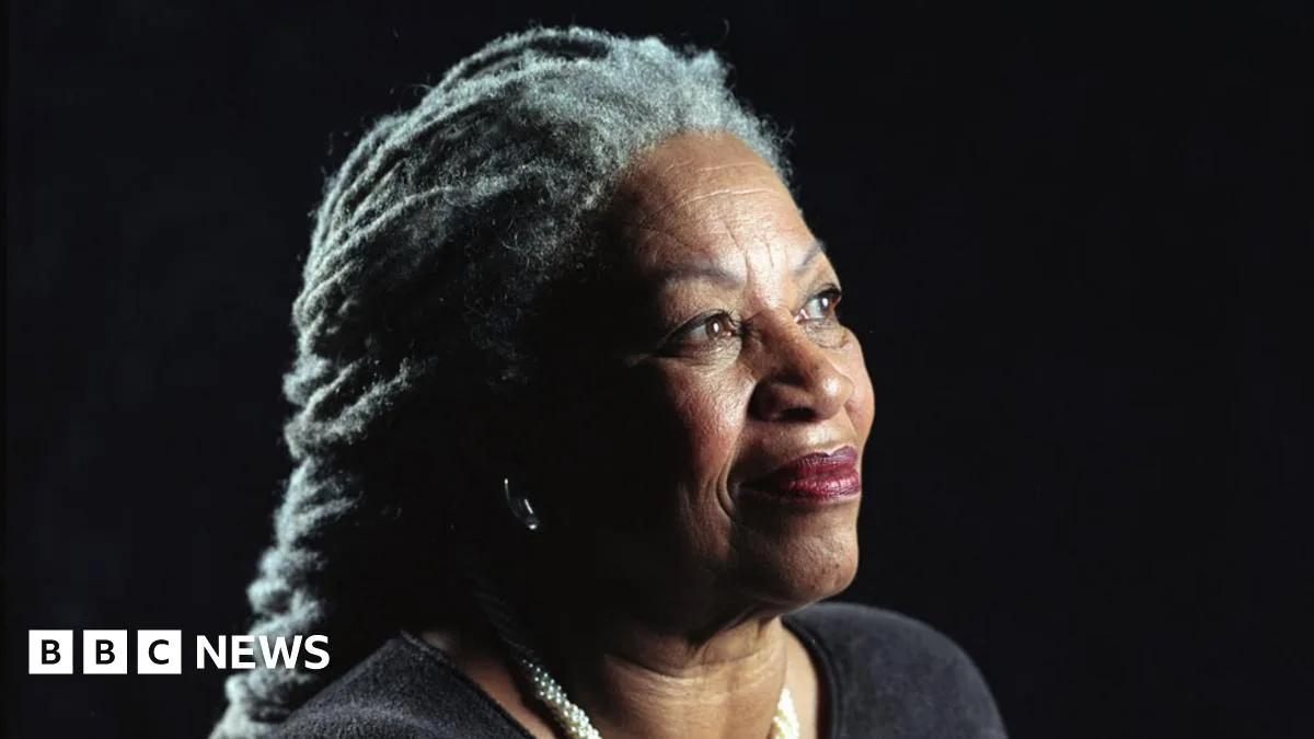 Toni Morrison: Nobel Prize-winning author dies at 88