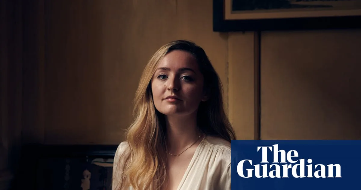 Lucy Steeds' Debut Novel 'The Artist' Wins Waterstones Book of the Year
