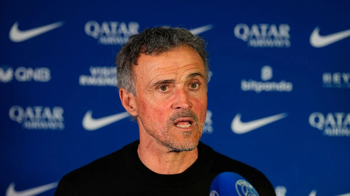Luis Enrique Sends Clear Message To Chelsea After Rosenior Sacking